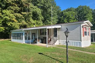 1529 Lee Ln, Grove City Boro, PA 16127 - Photo 2