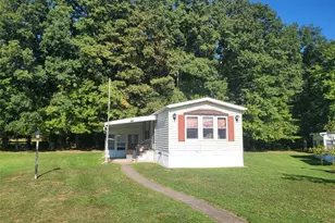 1529 Lee Ln, Grove City Boro, PA 16127 - Photo 1