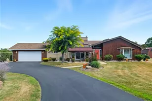 506 N Mountainview St, Mount Pleasant Township, PA 15666 - Photo 1