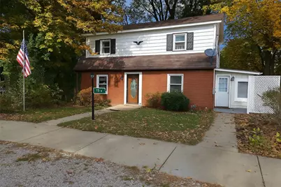 104 Pittsburgh Cir, Ellwood City, PA 16117 - Photo 1