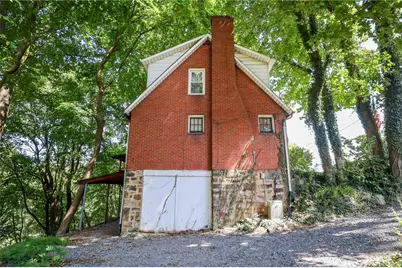 104 Pittsburgh Cir, Ellwood City, PA 16117 - Photo 12