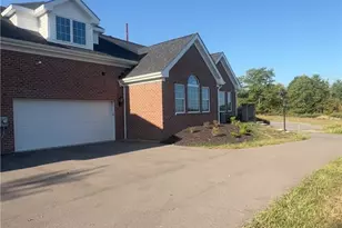 1556 Parkwood Pointe Dr, Moon/Crescent Twp, PA 15046 - Photo 2