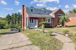 952 Fredericka Dr, South Park, PA 15236 - Photo 2