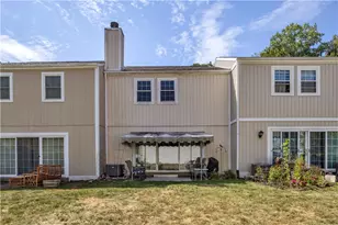 68 New London Dr, Oakmont, PA 15139 - Photo 2