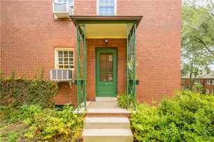 426 Sulgrave Rd, Pittsburgh, PA 15211 - Photo 2