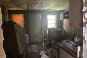 306 Federal St, Farrell, PA 16121 - Photo 8