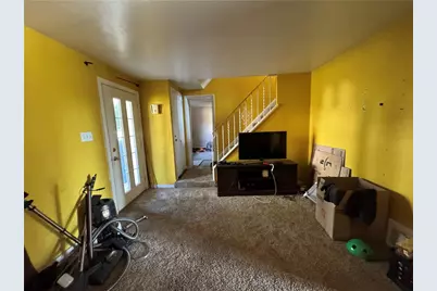 531 Burton Dr, Pittsburgh, PA 15235 - Photo 2