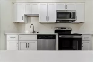 32 Bracken Pl, Pittsburgh, PA 15239 - Photo 8