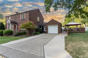 871 Country Club Dr, Pittsburgh, PA 15228 - Photo 1