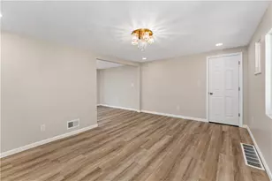 439 Elwood Dr, Pittsburgh, PA 15235 - Photo 4