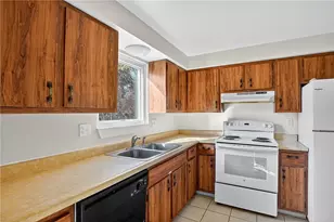 526 St George Dr, North Versailles, PA 15137 - Photo 10