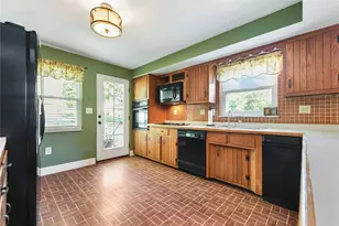 2401 Berkshire Dr, Pittsburgh, PA 15241 - Photo 4