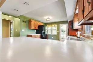 2401 Berkshire Dr, Pittsburgh, PA 15241 - Photo 10