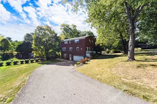 2401 Berkshire Dr, Pittsburgh, PA 15241 - Photo 34