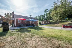 3850 Sunview Dr, Pittsburgh, PA 15227 - Photo 16