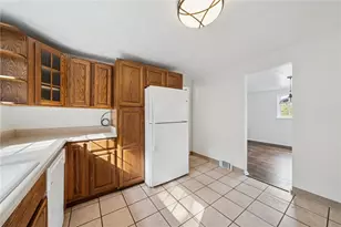 42 Barton Dr, Pittsburgh, PA 15221 - Photo 12