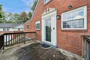 42 Barton Dr, Pittsburgh, PA 15221 - Photo 2