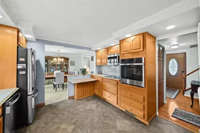 241 Castle Dr, West Mifflin, PA 15122 - Photo 10