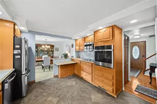 241 Castle Dr, West Mifflin, PA 15122 - Photo 10