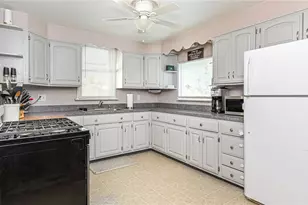 2307 Mt Royal Blvd, Pittsburgh, PA 15116 - Photo 2