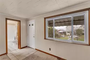 323 Sycamore St, Vandergrift, PA 15690 - Photo 4