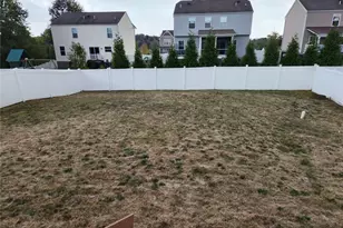 236 Horse Shoe Dr, Findlay Township, PA 15026 - Photo 4