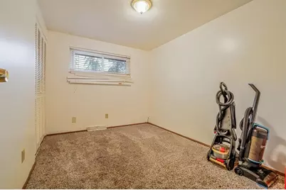 954 Ellen Dr, Pittsburgh, PA 15227 - Photo 16