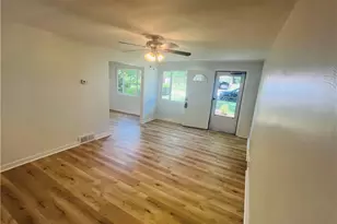 543 Burton Dr, Pittsburgh, PA 15235 - Photo 4