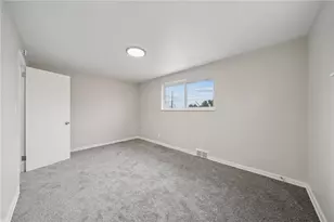 439 Regency Dr, Pittsburgh, PA 15239 - Photo 14