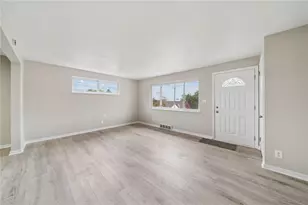 439 Regency Dr, Pittsburgh, PA 15239 - Photo 4