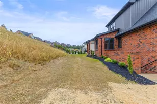 1037 Skyline Dr, Cecil, PA 15317 - Photo 48