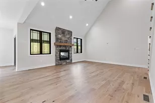 1037 Skyline Dr, Cecil, PA 15317 - Photo 8