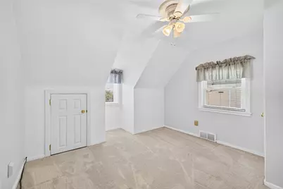 1141 Cloverfield Dr, Pittsburgh, PA 15227 - Photo 10