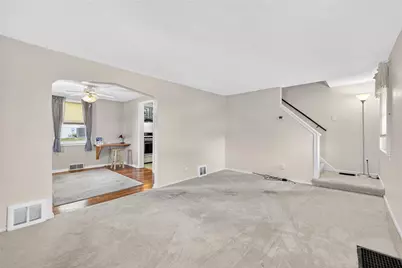 1141 Cloverfield Dr, Pittsburgh, PA 15227 - Photo 2