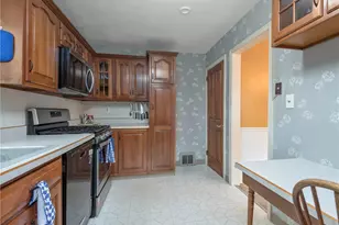 3390 Crestview Dr, Bethel Park, PA 15102 - Photo 10