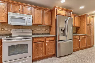 728 Glengarry Ct, Pittsburgh, PA 15239 - Photo 10