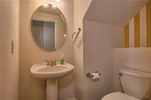 728 Glengarry Ct, Pittsburgh, PA 15239 - Photo 14