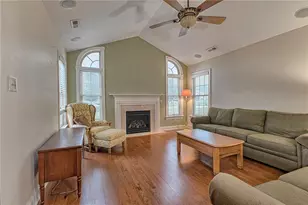 728 Glengarry Ct, Pittsburgh, PA 15239 - Photo 6