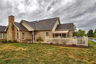 728 Glengarry Ct, Pittsburgh, PA 15239 - Photo 2