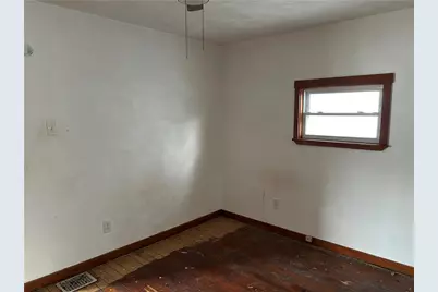 1008 1/2 Gaskill Ave, Jeannette, PA 15644 - Photo 16