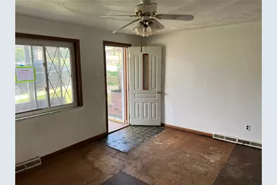 1008 1/2 Gaskill Ave, Jeannette, PA 15644 - Photo 4