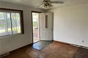 1008 1/2 Gaskill Ave, Jeannette, PA 15644 - Photo 4