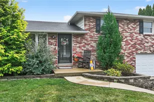 714 Courtview Dr, Hempfield Township, PA 15601 - Photo 1