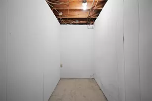 468 Lois Dr, Pittsburgh, PA 15236 - Photo 34