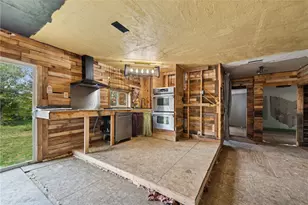 135 Sandy Flat Rd, Springfield Township, PA 15425 - Photo 8