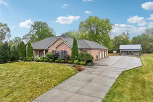 2210 Skyhill Rd, Mahoning Township, PA 16116 - Photo 4