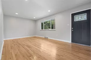 302 McKinney Dr, Moon/Crescent Twp, PA 15108 - Photo 4