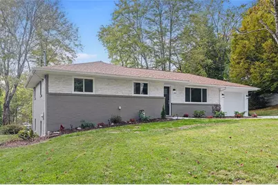 302 McKinney Dr, Moon/Crescent Twp, PA 15108 - Photo 2