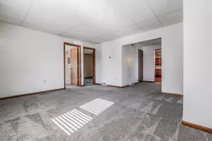 206 Washington St, Vanport, PA 15009 - Photo 10