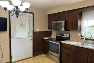 213 New Hampshire Dr, Lower Burrell, PA 15068 - Photo 4